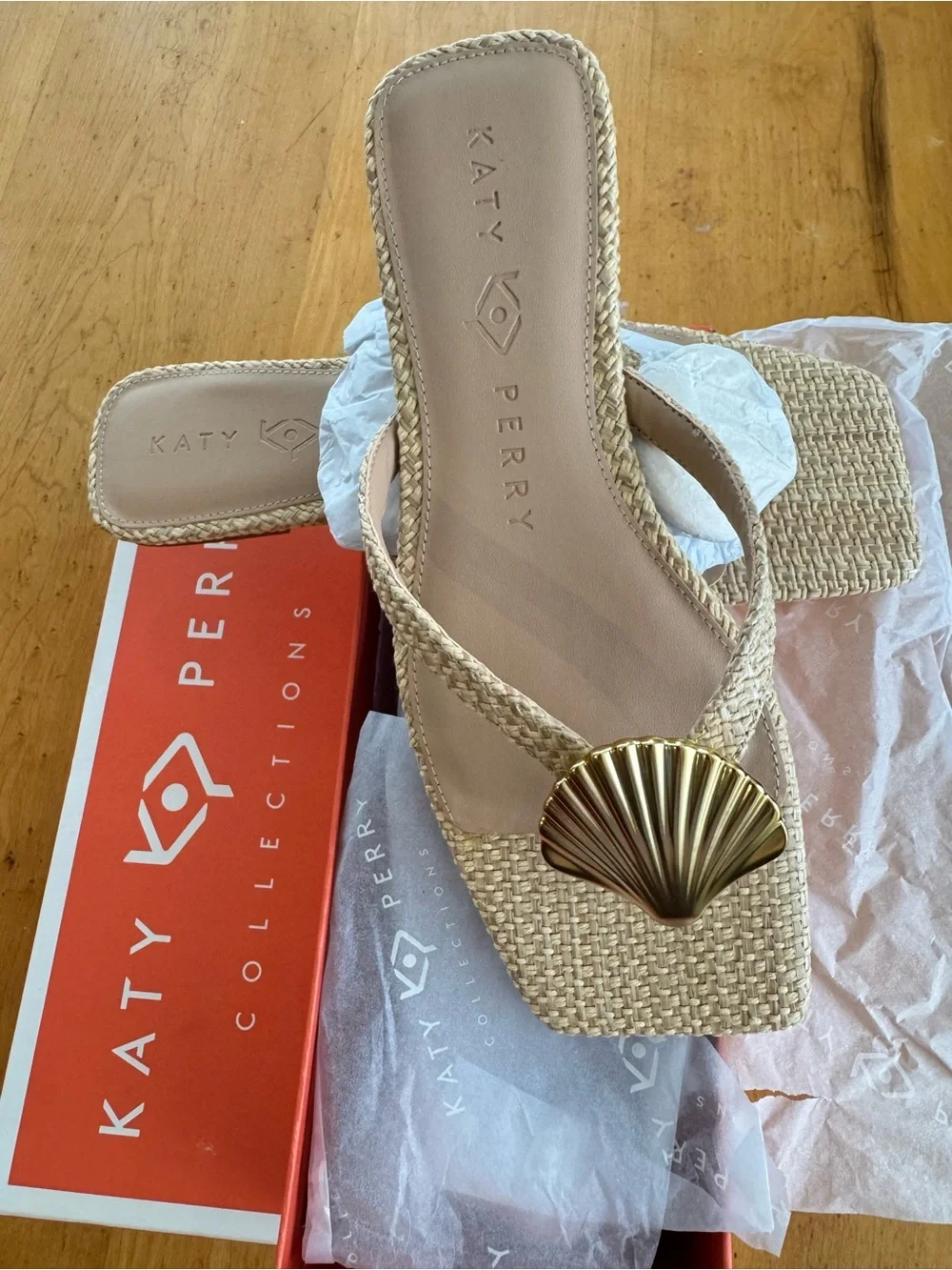 Katy Perry Camie Shell Sandal - Picture 3 of 3